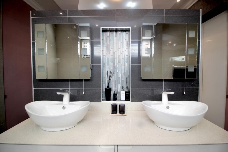 5 Bedroom Property for Sale in Linkside Western Cape